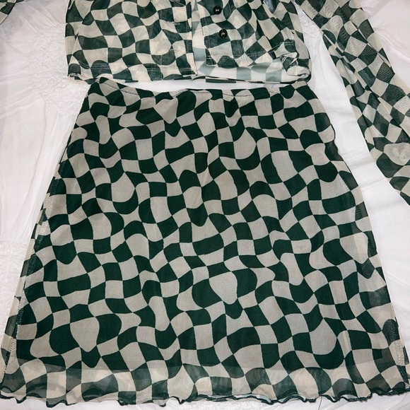 Patterned Two Piece Mesh Set - Picture 4 of 8